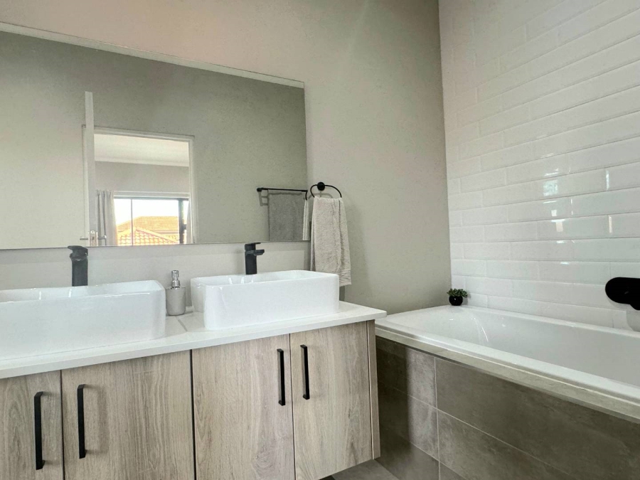 3 Bedroom Property for Sale in Langenhovenpark Free State